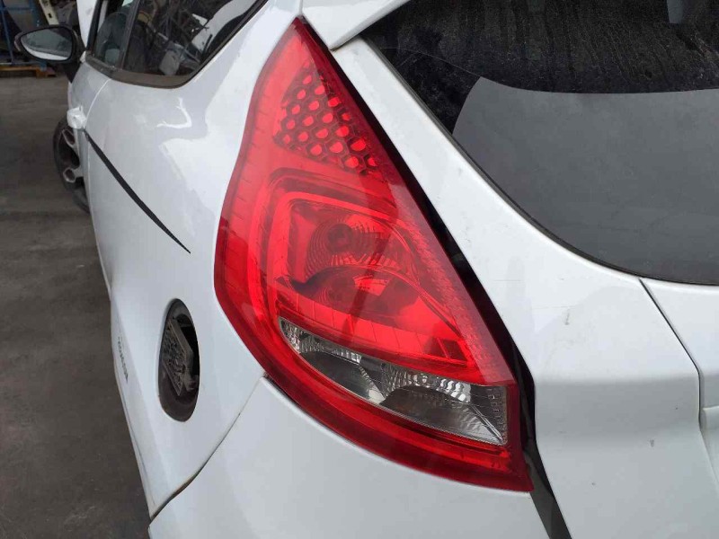 Recambio de piloto trasero izquierdo para ford fiesta (cb1) sport referencia OEM IAM 8A6113405A  