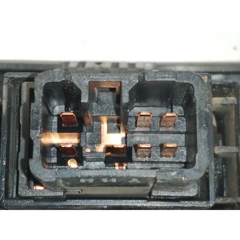 Recambio de mando elevalunas trasero izquierdo para hyundai matrix (fc) 1.5 crdi cat referencia OEM IAM 9358017500  