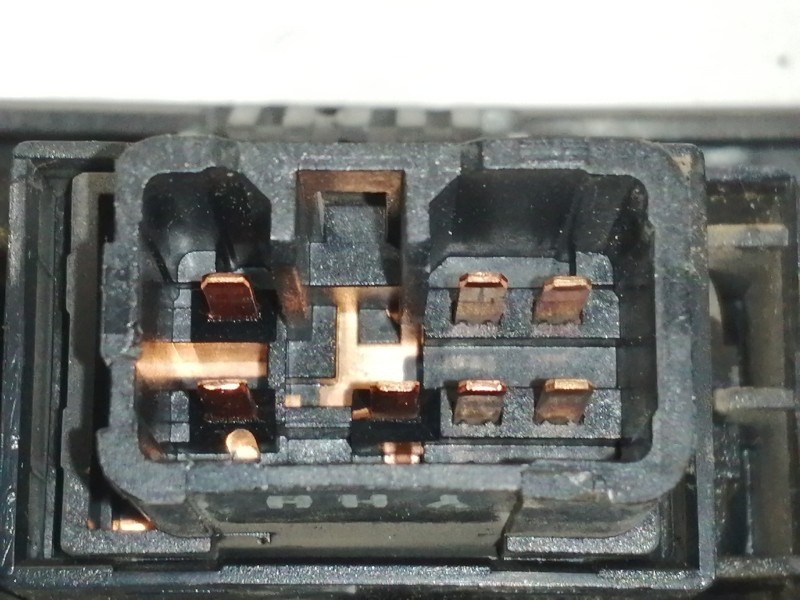 Recambio de mando elevalunas trasero izquierdo para hyundai matrix (fc) 1.5 crdi cat referencia OEM IAM 9358017500  