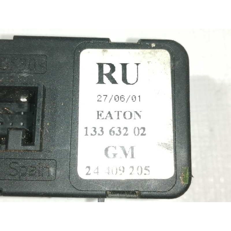 Recambio de mando elevalunas delantero izquierdo para opel corsa c comfort referencia OEM IAM 13363202  