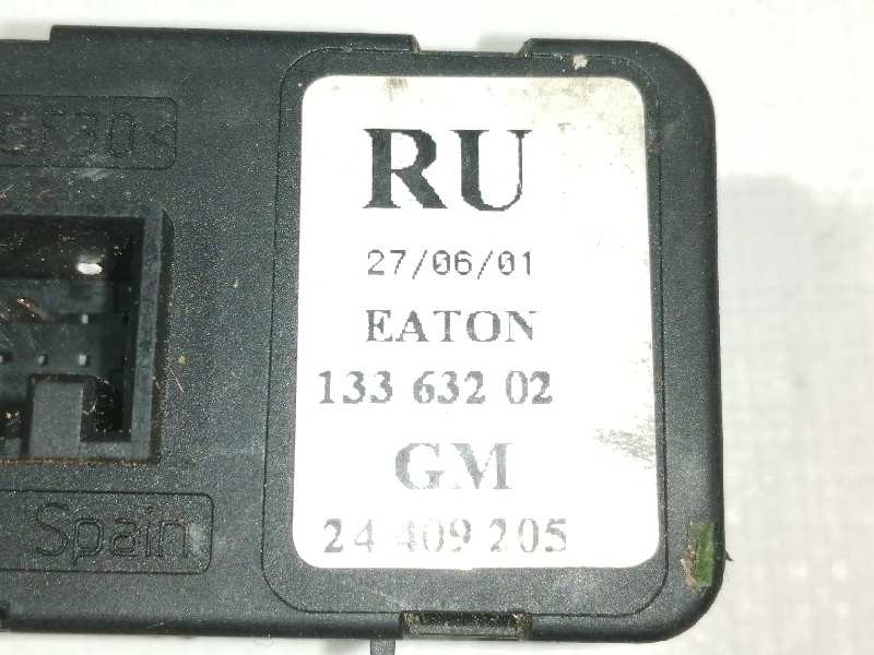 Recambio de mando elevalunas delantero izquierdo para opel corsa c comfort referencia OEM IAM 13363202  