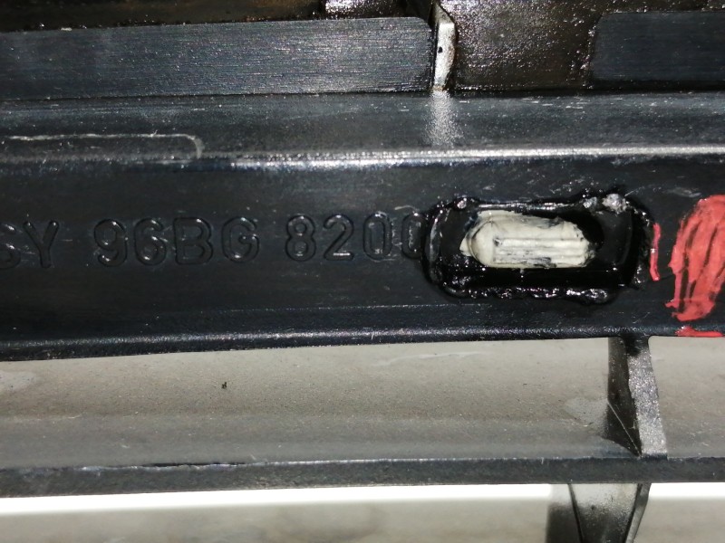 Recambio de rejilla delantera para ford mondeo berlina (gd) clx referencia OEM IAM 96BG8200  