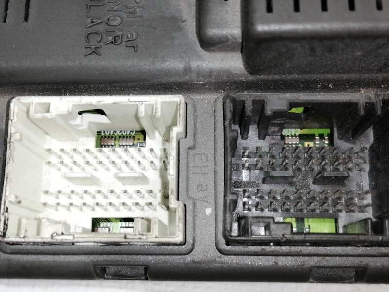 Recambio de caja reles / fusibles para citroën c5 berlina 2.0 hdi sx referencia OEM IAM 9645352980  