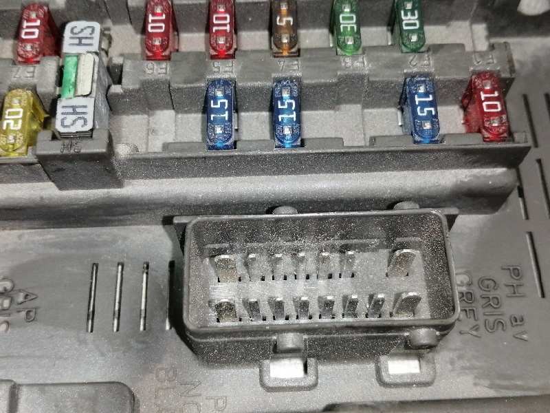 Recambio de caja reles / fusibles para citroën c5 berlina 2.0 hdi sx referencia OEM IAM 9645352980  