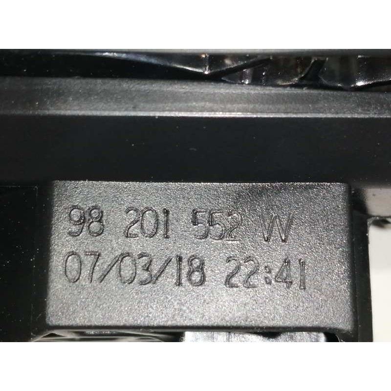 Recambio de maneta interior delantera derecha para peugeot 3008 gt line referencia OEM IAM 98201552VV  