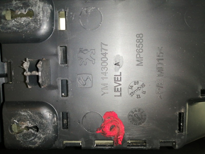 Recambio de apoyabrazos central para peugeot rcz basis referencia OEM IAM YM14300477  