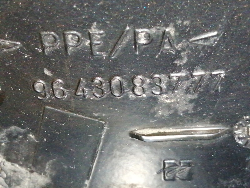 Recambio de tapa exterior combustible para peugeot 307 break/sw (s2) sw pack + referencia OEM IAM 9643083777  