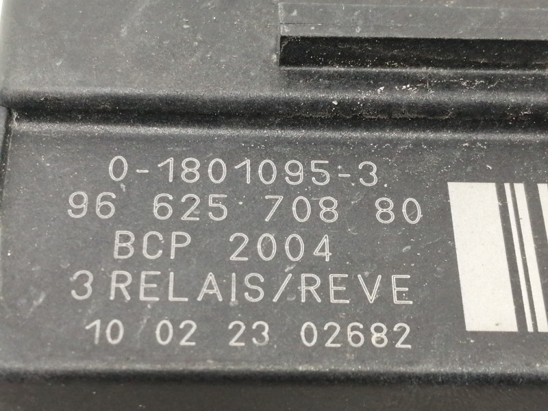 Recambio de caja precalentamiento para peugeot rcz basis referencia OEM IAM 9662570880  