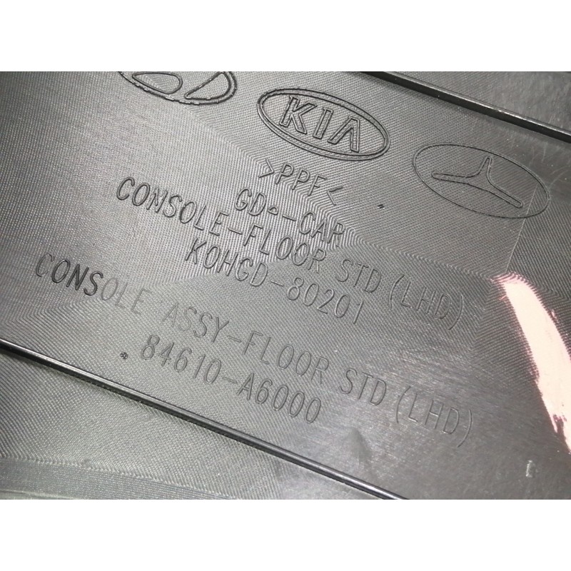 Recambio de apoyabrazos central para hyundai i30 (gd) classic referencia OEM IAM 84610A6000  