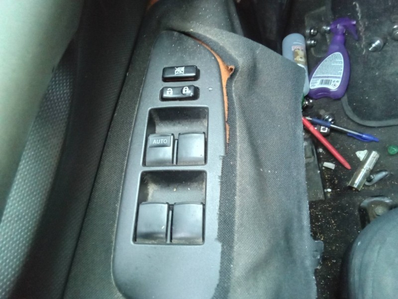 Recambio de mando elevalunas delantero izquierdo para toyota auris 1.3 16v cat referencia OEM IAM 7423202550  