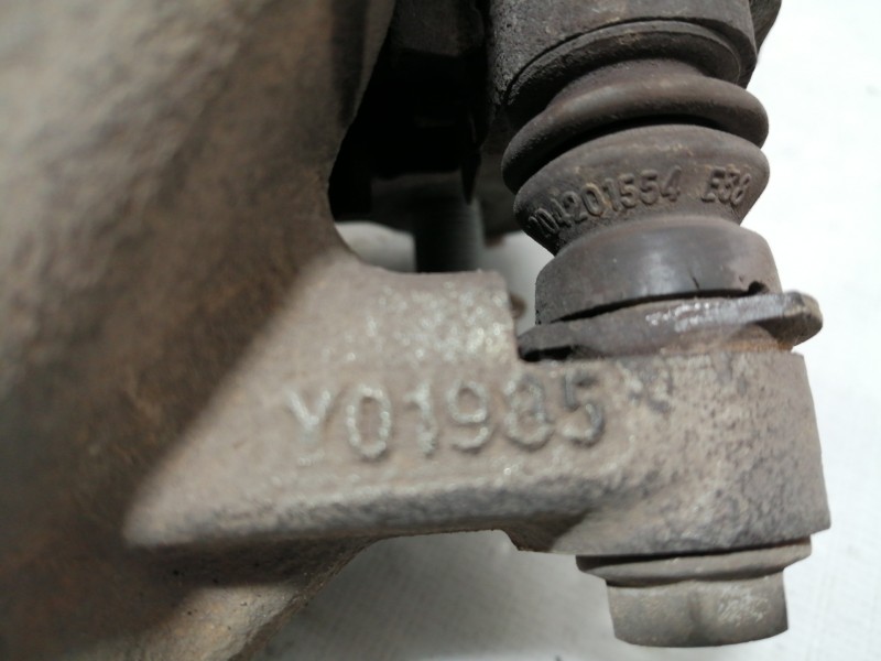 Recambio de pinza freno delantera izquierda para toyota auris 1.3 16v cat referencia OEM IAM Y01985  