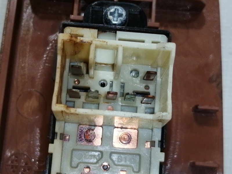 Recambio de mando elevalunas delantero derecho para kia carnival ii 2.9 cdri ex referencia OEM IAM 202005491 0K58A66360A 