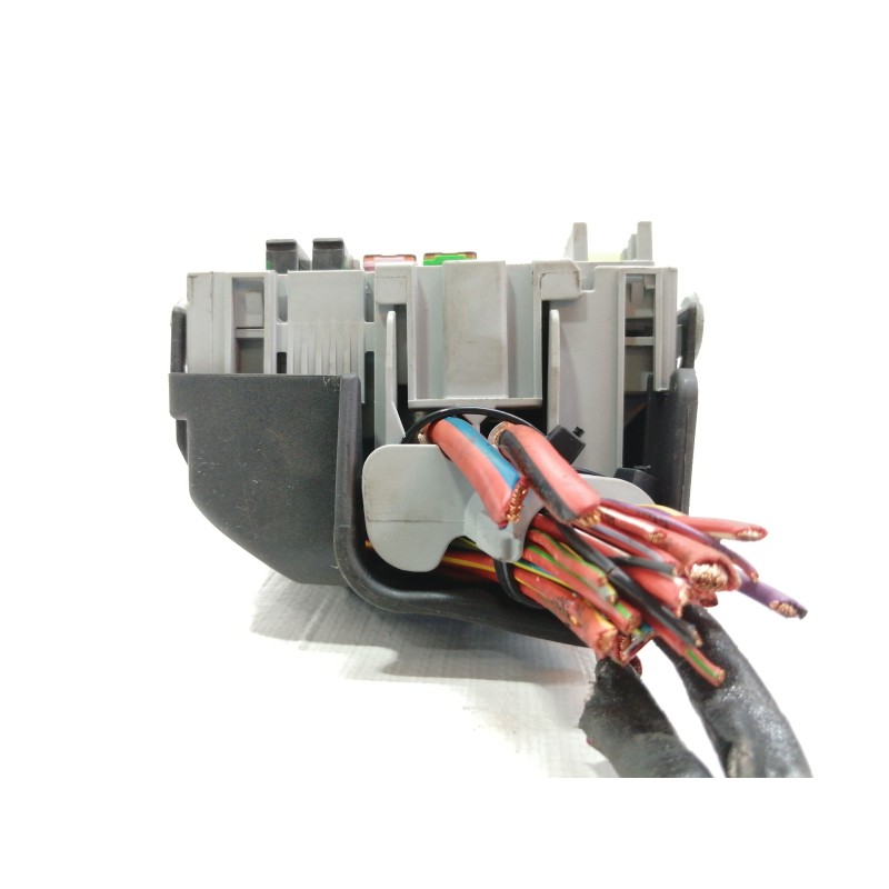 Recambio de caja reles / fusibles para opel insignia berlina cosmo referencia OEM IAM 13222786  