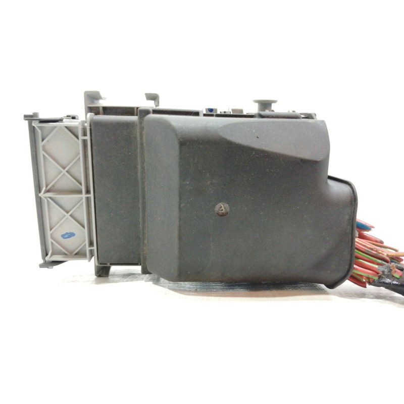 Recambio de caja reles / fusibles para opel insignia berlina cosmo referencia OEM IAM 13222786  
