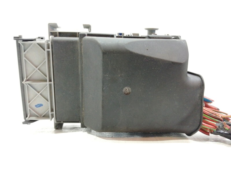 Recambio de caja reles / fusibles para opel insignia berlina cosmo referencia OEM IAM 13222786  