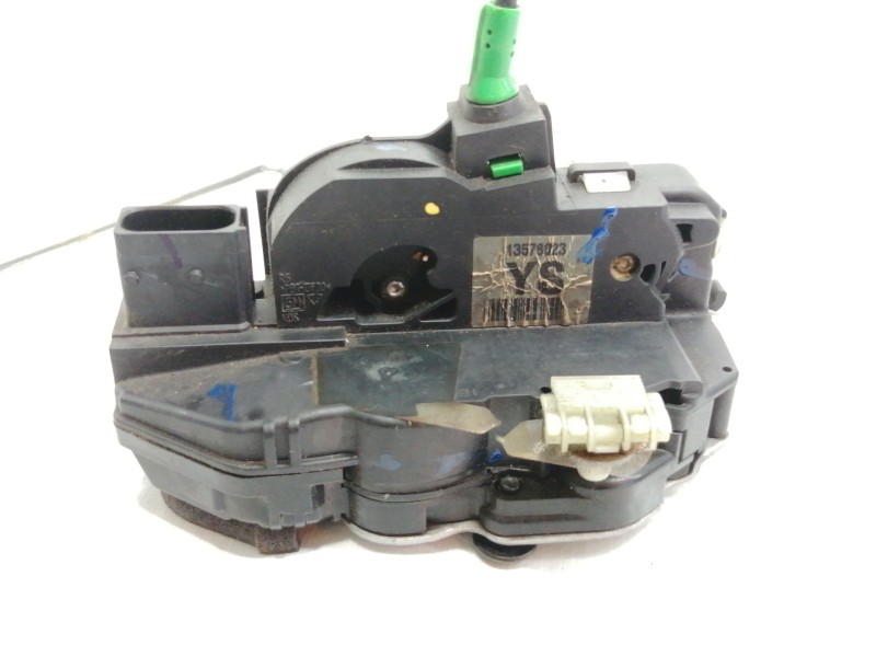 Recambio de cerradura puerta trasera derecha para opel insignia berlina cosmo referencia OEM IAM 13578023  