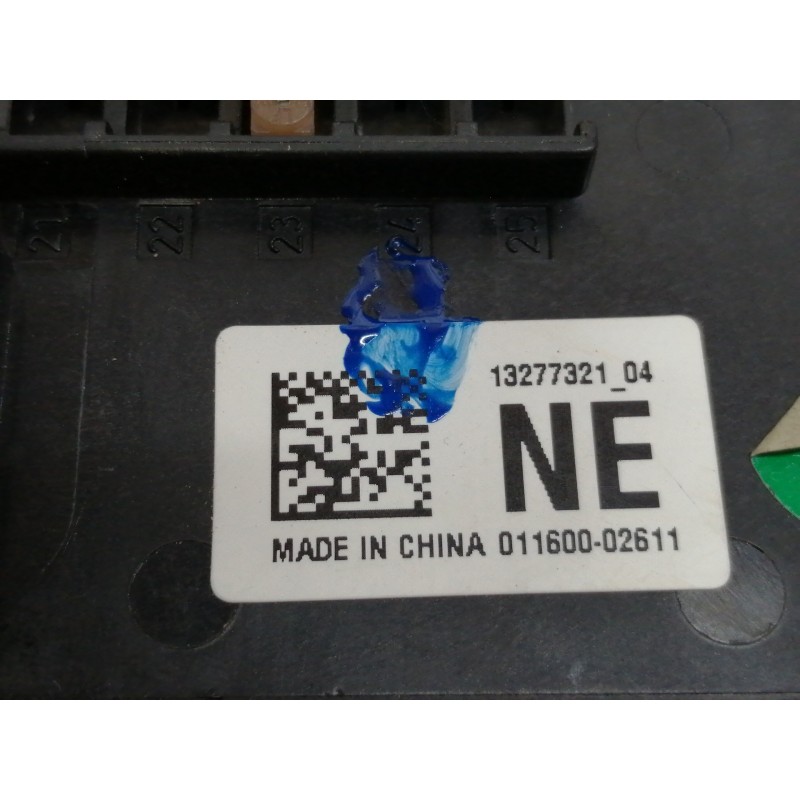 Recambio de caja reles / fusibles para opel insignia berlina cosmo referencia OEM IAM 13277321  