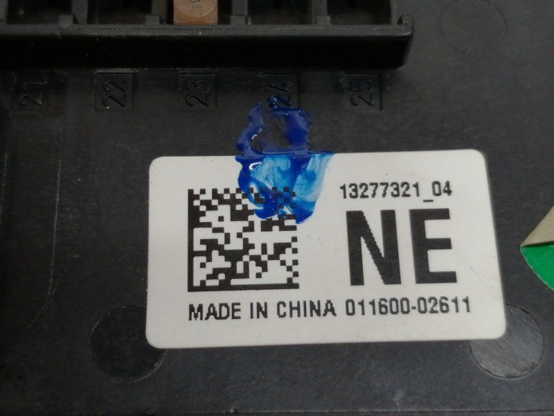 Recambio de caja reles / fusibles para opel insignia berlina cosmo referencia OEM IAM 13277321  