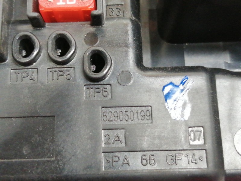 Recambio de caja reles / fusibles para opel insignia berlina cosmo referencia OEM IAM 13277321  