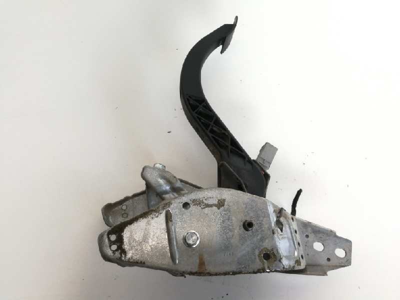 Recambio de pedal embrague para opel astra gtc sport referencia OEM IAM 9010883 28870 