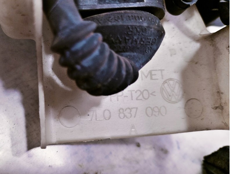 Recambio de cerradura puerta delantera derecha para volkswagen touareg (7l6) v6 tdi referencia OEM IAM 7L0837090 PA6630FV 3D1837