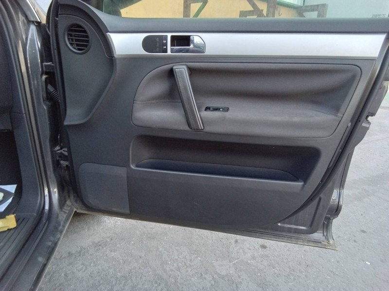 Recambio de guarnecido puerta delantera derecha para volkswagen touareg (7l6) v6 tdi referencia OEM IAM 7L6867012EJ 7L0863980A 7