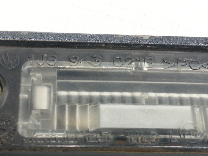 Recambio de piloto matricula para volkswagen polo (9n3) advance referencia OEM IAM 1J6943021B  