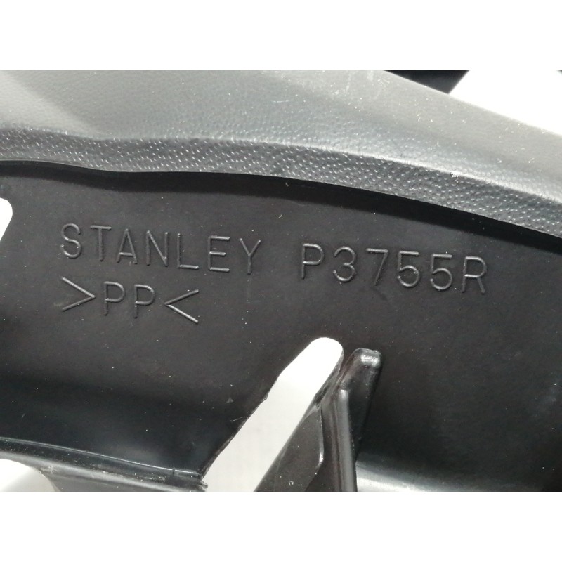 Recambio de rejilla paragolpes derecha para mazda 3 berlina (bk) 1.6 vvt active referencia OEM IAM P3755R  