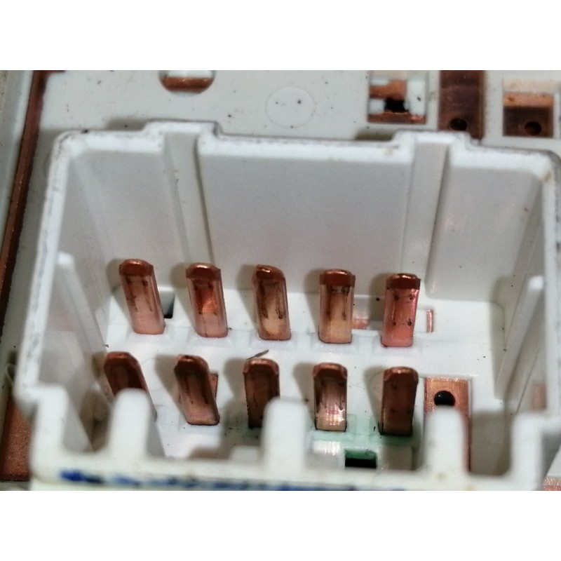 Recambio de mando elevalunas delantero izquierdo para hyundai i40 style blue referencia OEM IAM 935703Z000  