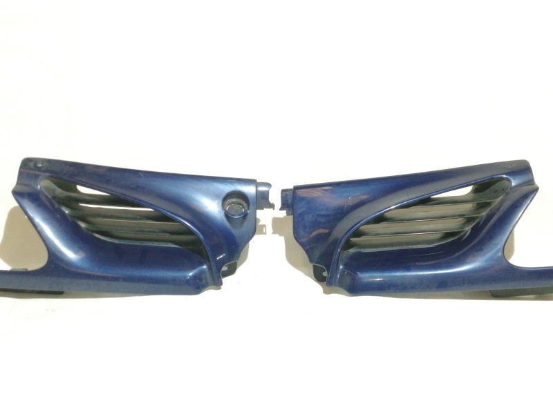 Recambio de rejilla delantera para renault megane i classic (la0) 1.9 dti alize referencia OEM IAM 7700834201  