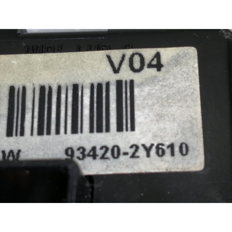 Recambio de mando limpia para hyundai i40 style blue referencia OEM IAM 934202Y610  