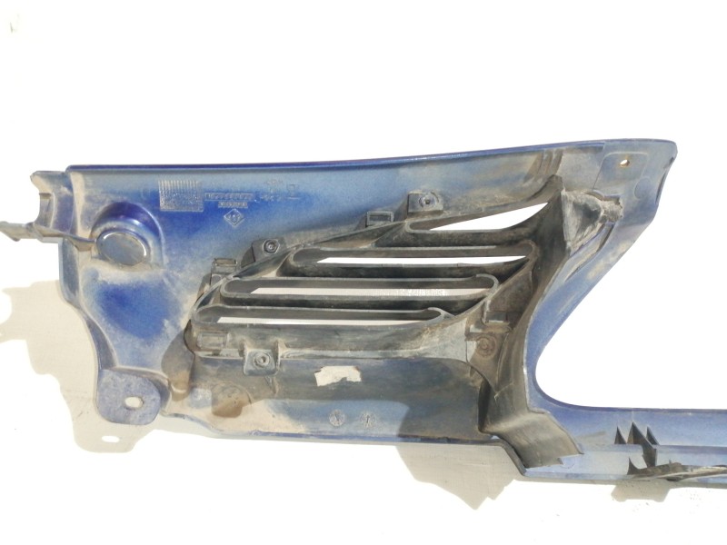 Recambio de rejilla delantera para renault megane i classic (la0) 1.9 dti alize referencia OEM IAM 7700834201  