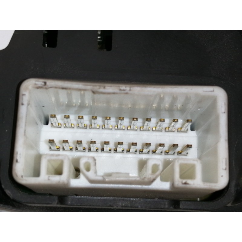 Recambio de cuadro instrumentos para toyota avensis berlina (t25) 1.8 sol sedán (4-ptas.) referencia OEM IAM 8380005531  