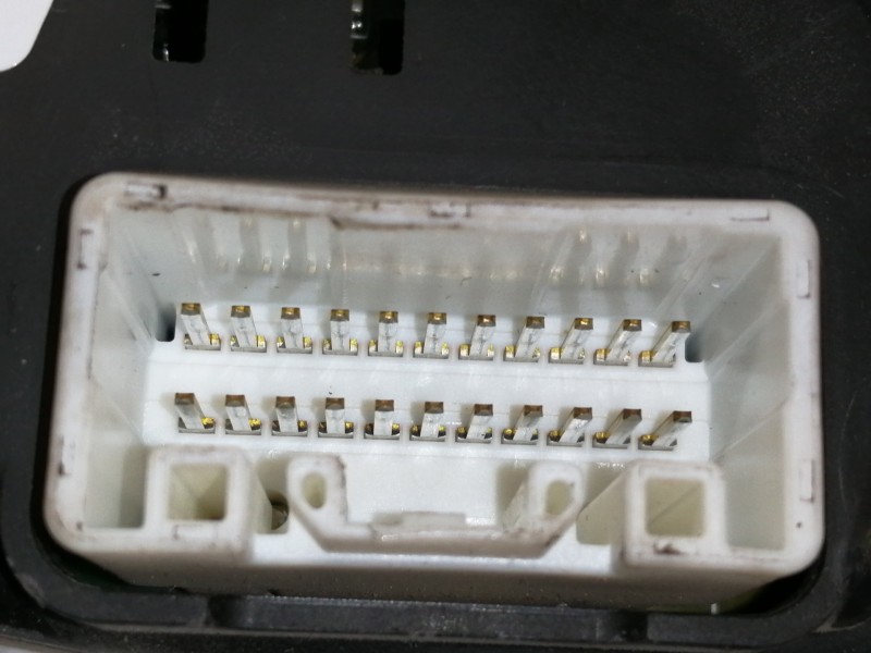 Recambio de cuadro instrumentos para toyota avensis berlina (t25) 1.8 sol sedán (4-ptas.) referencia OEM IAM 8380005531  