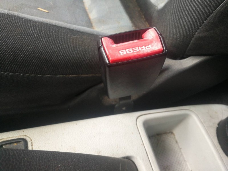 Recambio de enganche cinturon delantero derecho para skoda fabia (5j2 ) spirit referencia OEM IAM 5J0858472  