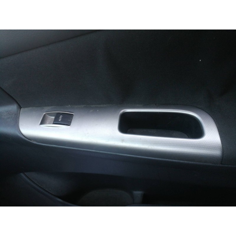 Recambio de mando elevalunas delantero derecho para toyota corolla (e12) 2.0 d-4d linea luna berlina referencia OEM IAM 54035108