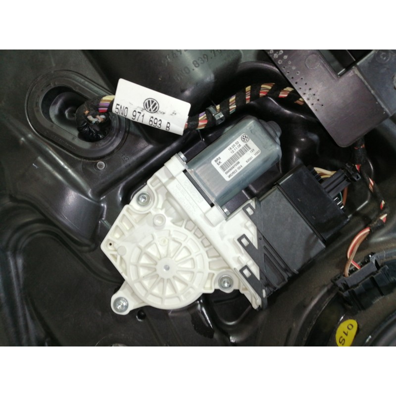 Recambio de elevalunas trasero izquierdo para volkswagen tiguan (5n1) country referencia OEM IAM 5N0839729H 5NO839461A / 9626223