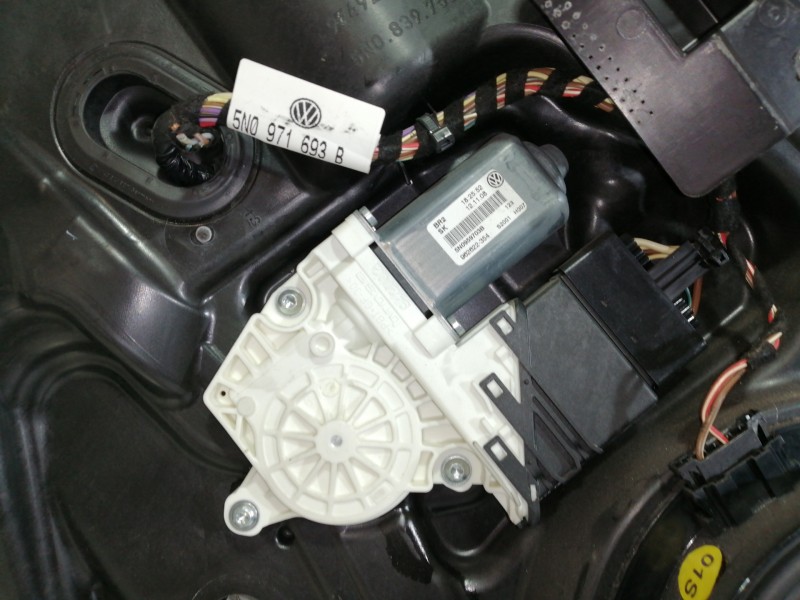 Recambio de elevalunas trasero izquierdo para volkswagen tiguan (5n1) country referencia OEM IAM 5N0839729H 5NO839461A / 9626223