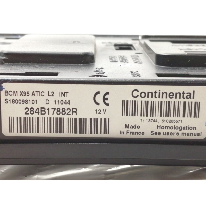 Recambio de caja reles / fusibles para renault scenic iii dynamique referencia OEM IAM 284B17882R  