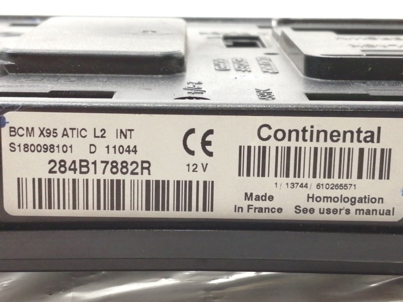 Recambio de caja reles / fusibles para renault scenic iii dynamique referencia OEM IAM 284B17882R  