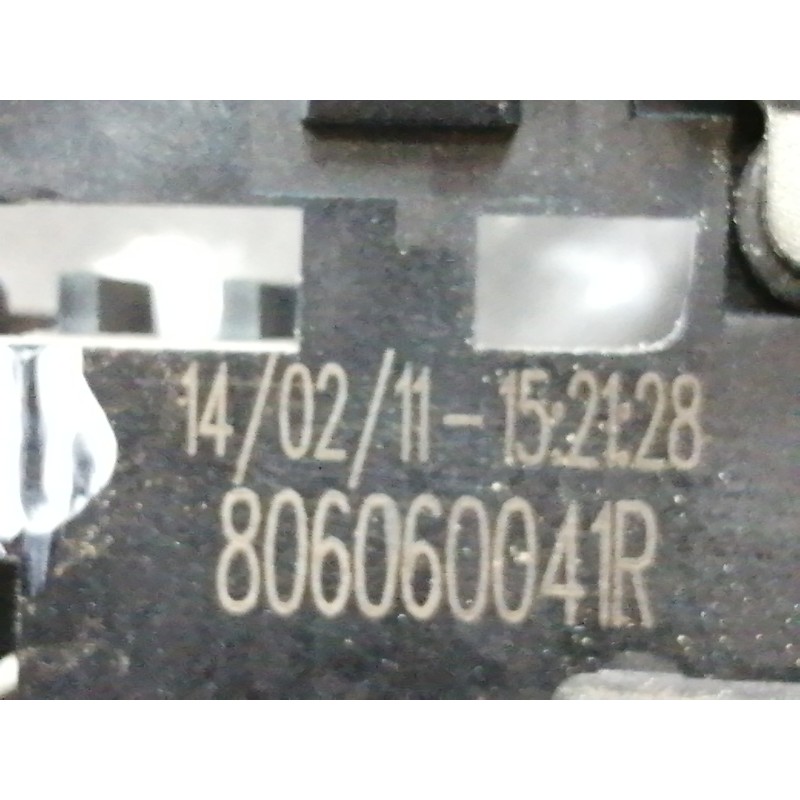 Recambio de cerradura puerta delantera derecha para renault scenic iii dynamique referencia OEM IAM 80606004R  