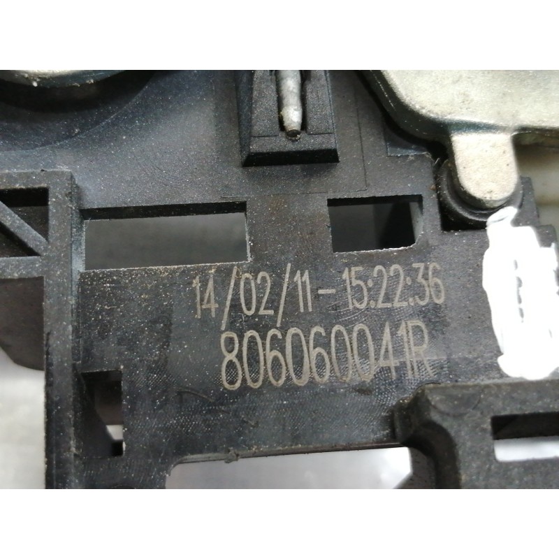 Recambio de cerradura puerta trasera derecha para renault scenic iii dynamique referencia OEM IAM 806060041R  