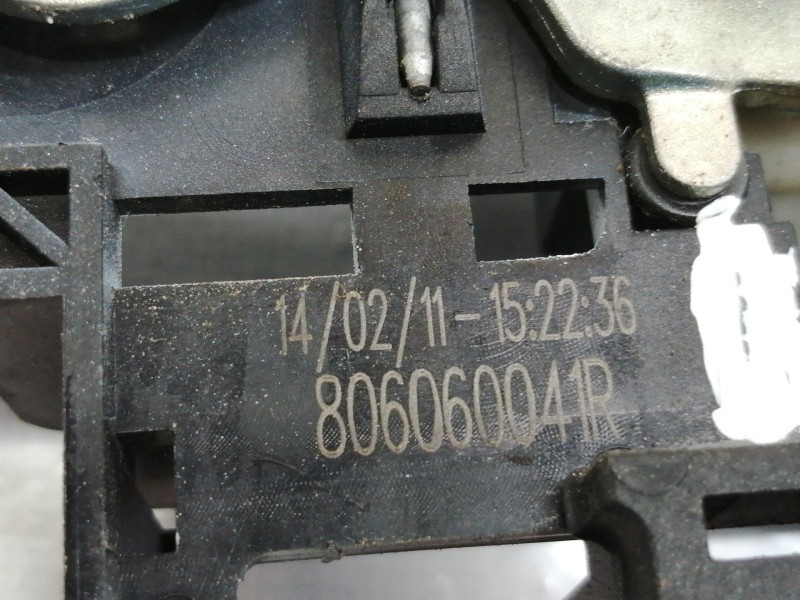Recambio de cerradura puerta trasera derecha para renault scenic iii dynamique referencia OEM IAM 806060041R  