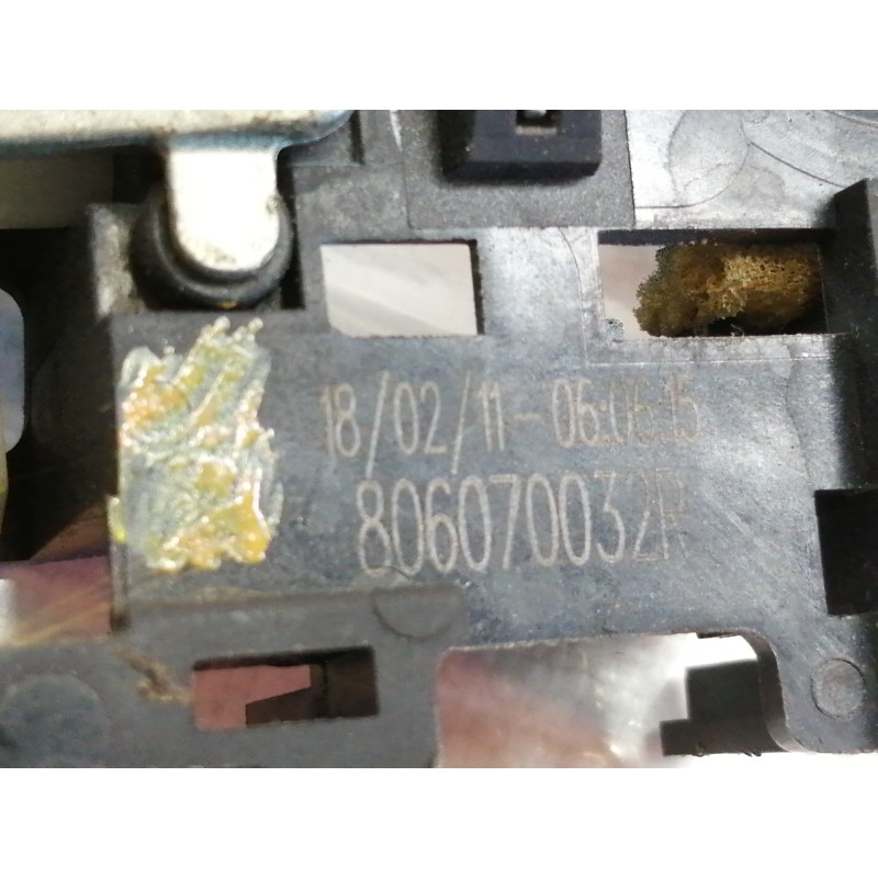 Recambio de cerradura puerta trasera izquierda para renault scenic iii dynamique referencia OEM IAM 806070032R  