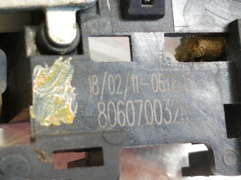 Recambio de cerradura puerta trasera izquierda para renault scenic iii dynamique referencia OEM IAM 806070032R  