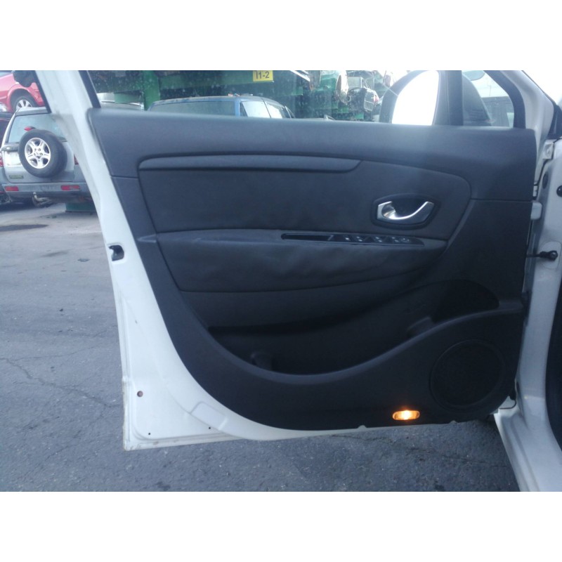 Recambio de guarnecido puerta delantera izquierda para renault scenic iii dynamique referencia OEM IAM 156043902 156043972 15604
