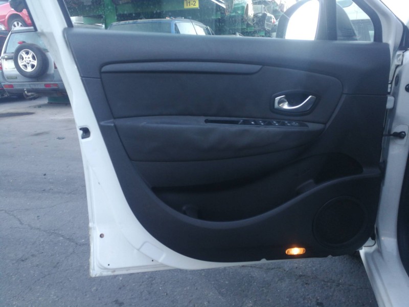 Recambio de guarnecido puerta delantera izquierda para renault scenic iii dynamique referencia OEM IAM 156043902 156043972 15604