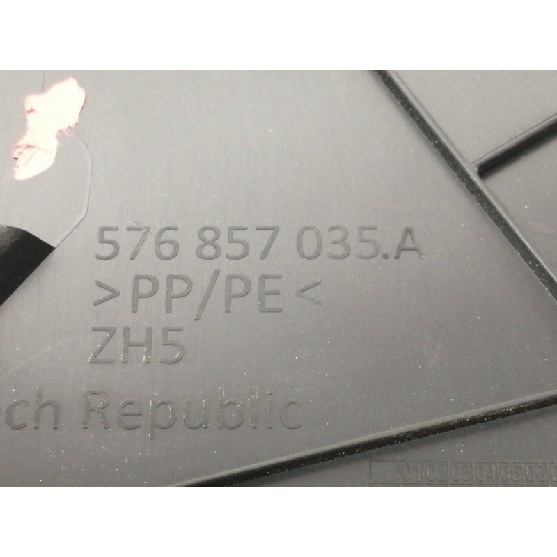 Recambio de moldura para cupra ateca 2.0tsi 4drive referencia OEM IAM 576857035A  