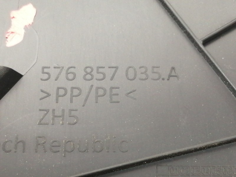 Recambio de moldura para cupra ateca 2.0tsi 4drive referencia OEM IAM 576857035A  