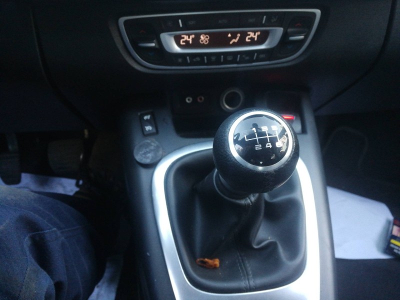 Recambio de palanca cambio para renault scenic iii dynamique referencia OEM IAM 8201021402  